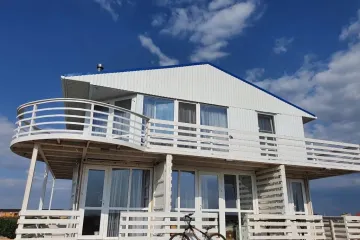 Белый дом Штормовое