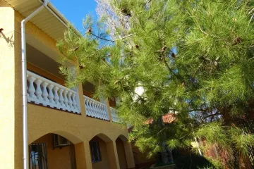 Гостевой дом на Морской 4 Саки