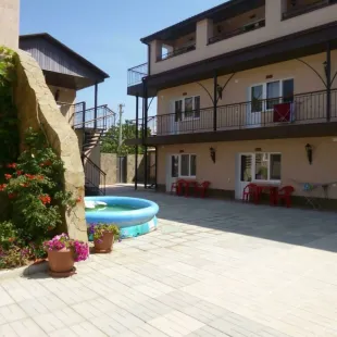 Grand Veranda