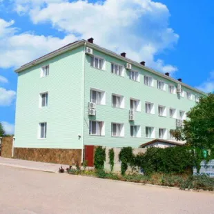 Изумрудная