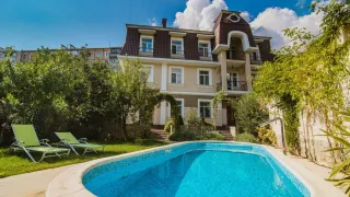 «Каштановый особняк»