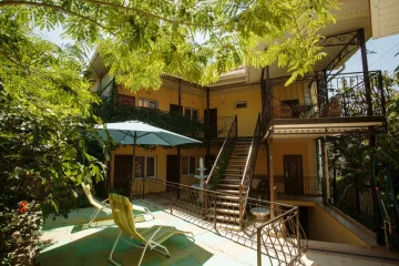 Крымский дворик Орджоникидзе