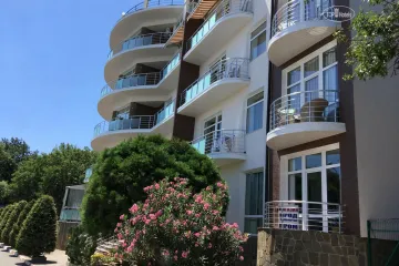 Лазурный Алушта