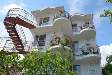 Парусник Алушта