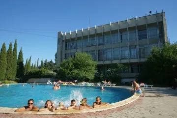 «Славутич», ул. Красноармейская, 11 Алушта