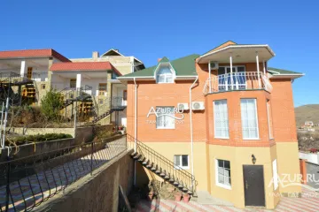 У Казима и Анифе Коктебель