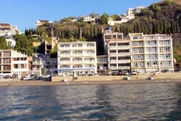 «У моря» Бедненко 29/13 Рыбачье