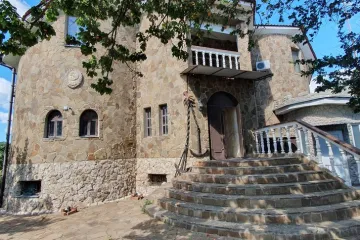 Замок Тарханкут Марьино