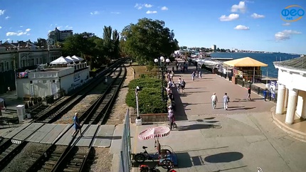Камера на набережной